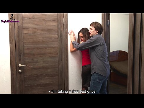 ❤️ Szexi ingatlanügynöknő érzékien kiveri a punciját és baszik, miközben eladja a lakását - Krempai Pornó videó at hu.xlxxporno.ru