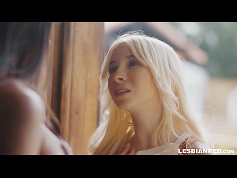 ❤️ A lány néhány hónap után hazajön, és végül a mostohaanyja punciját eszik. Pornó videó at hu.xlxxporno.ru