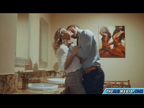 ❤️ Amikor egy bögyös szőke elcsábít egy nyilvános WC-ben Pornó videó at hu.xlxxporno.ru